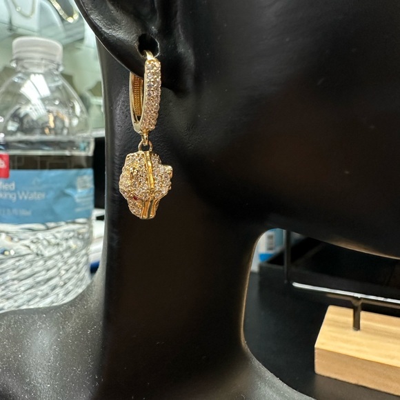 14k yellow gold Cougar earrings w/zirconium - Picture 3 of 4